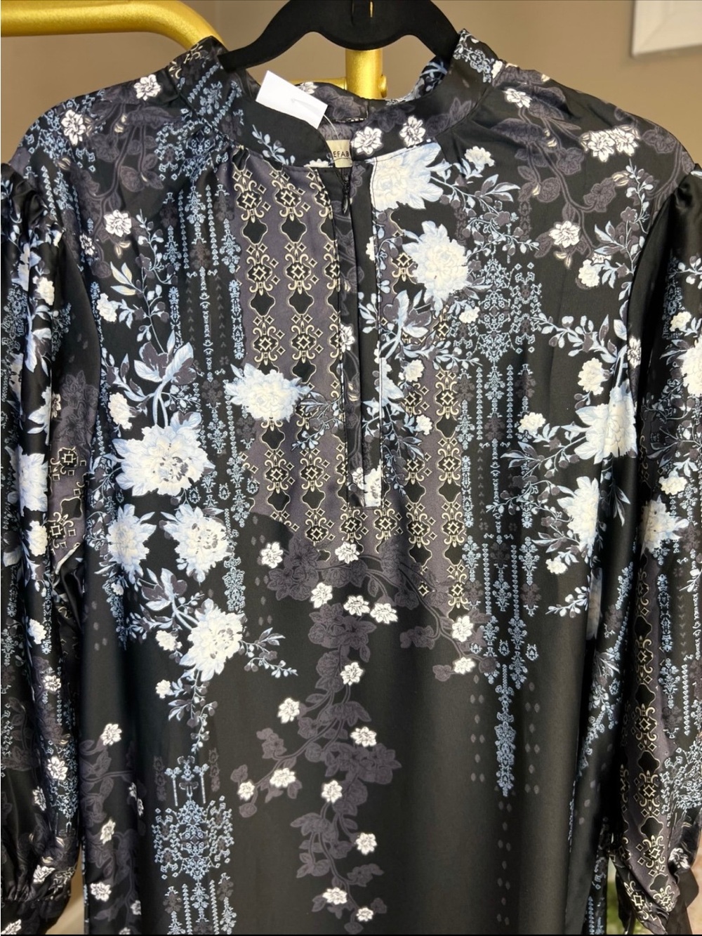 Elegant Abaya in Black Floral Maxi Dress - Picture 5 of 7